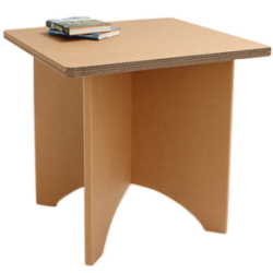 Quadratischer Tisch aus Karton